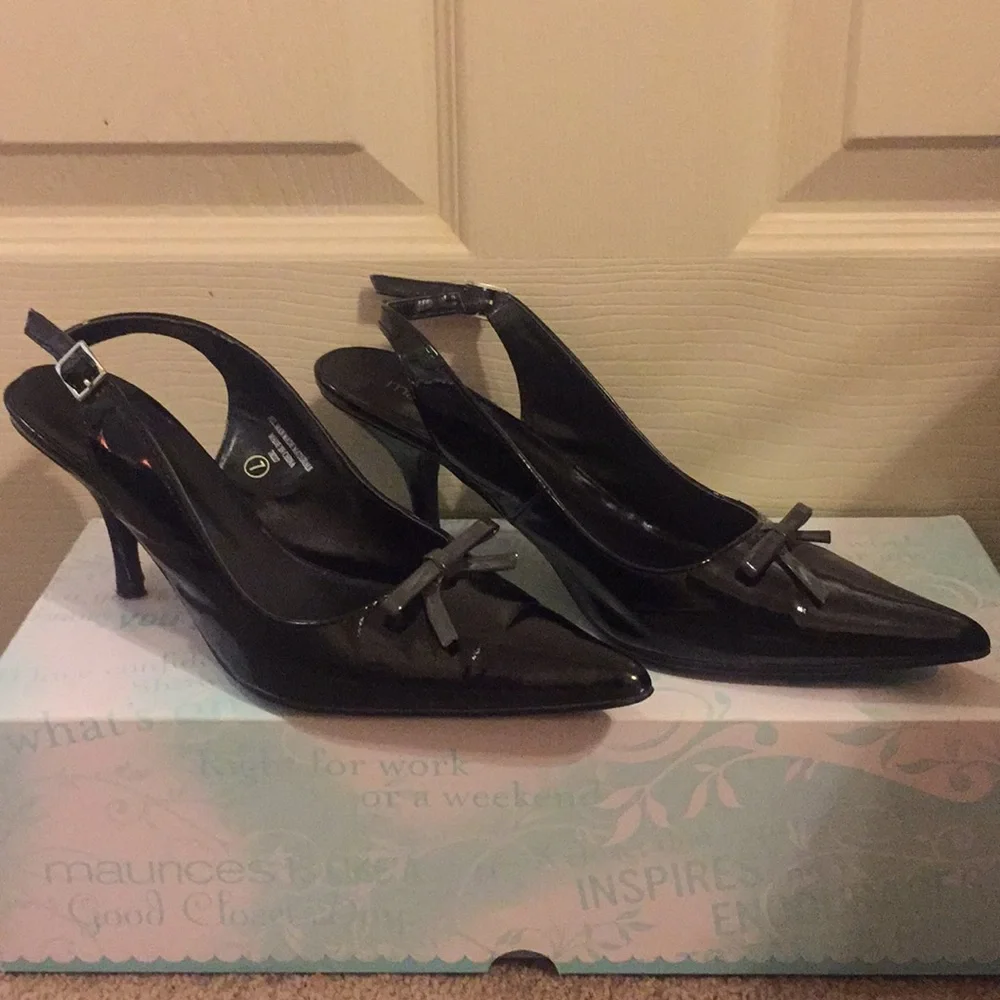 Pointed toe heels